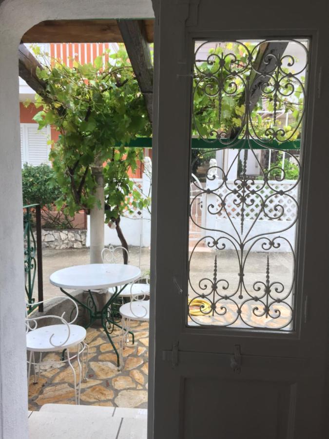 Vintage House For Rent 60M From Sea Apartment Baška Voda Екстериор снимка